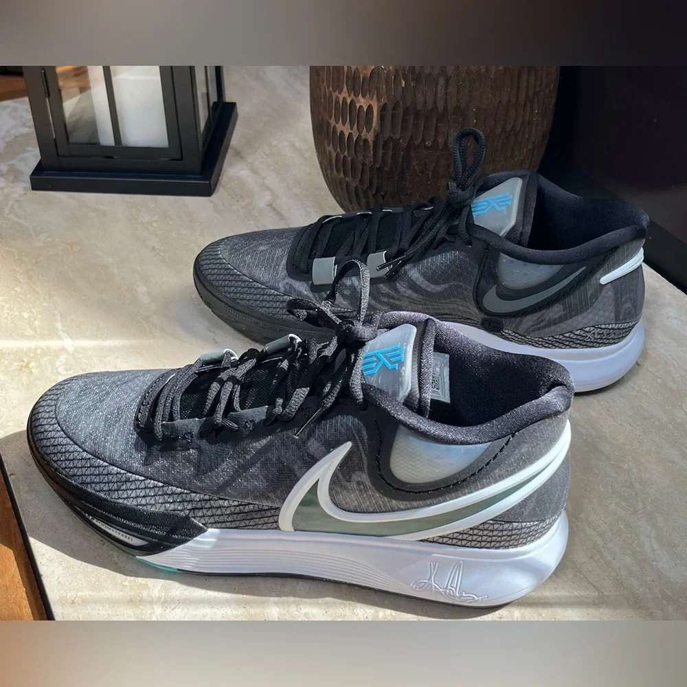 NWT Nike Kyrie 8 Orca Sneakers